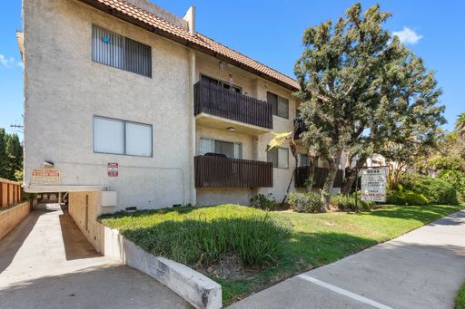 Must See!! Well kept building in the heart of Sherman Oaks. – photo 1
