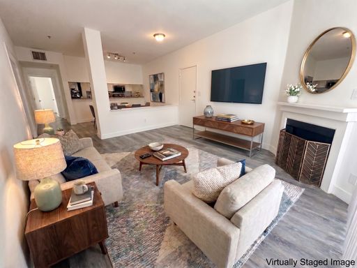 Modern 2 Bedroom 2 Bathroom – photo 1