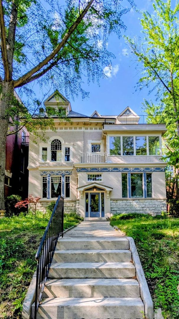 Louisville Apartment: 427 Park Ave
