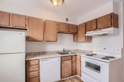Cherry Tree 1975 #108 | 1 MONTH FREE - 2 Bed/ 1 Bath Apartment in Southwest Denver! – photo 1
