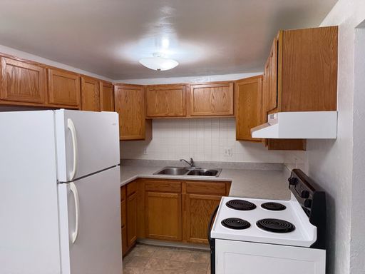 979 Upham Ct #6 | 1 MONTH FREE - Updated 2 Bed/1 Bath with Shared Patio and Yard in Lakewood! – photo 1