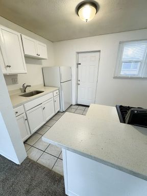 1409 Clinton St | 1 MONTH FREE - Updated 2-Bedroom Apartment in Delmar Parkway! – photo 1