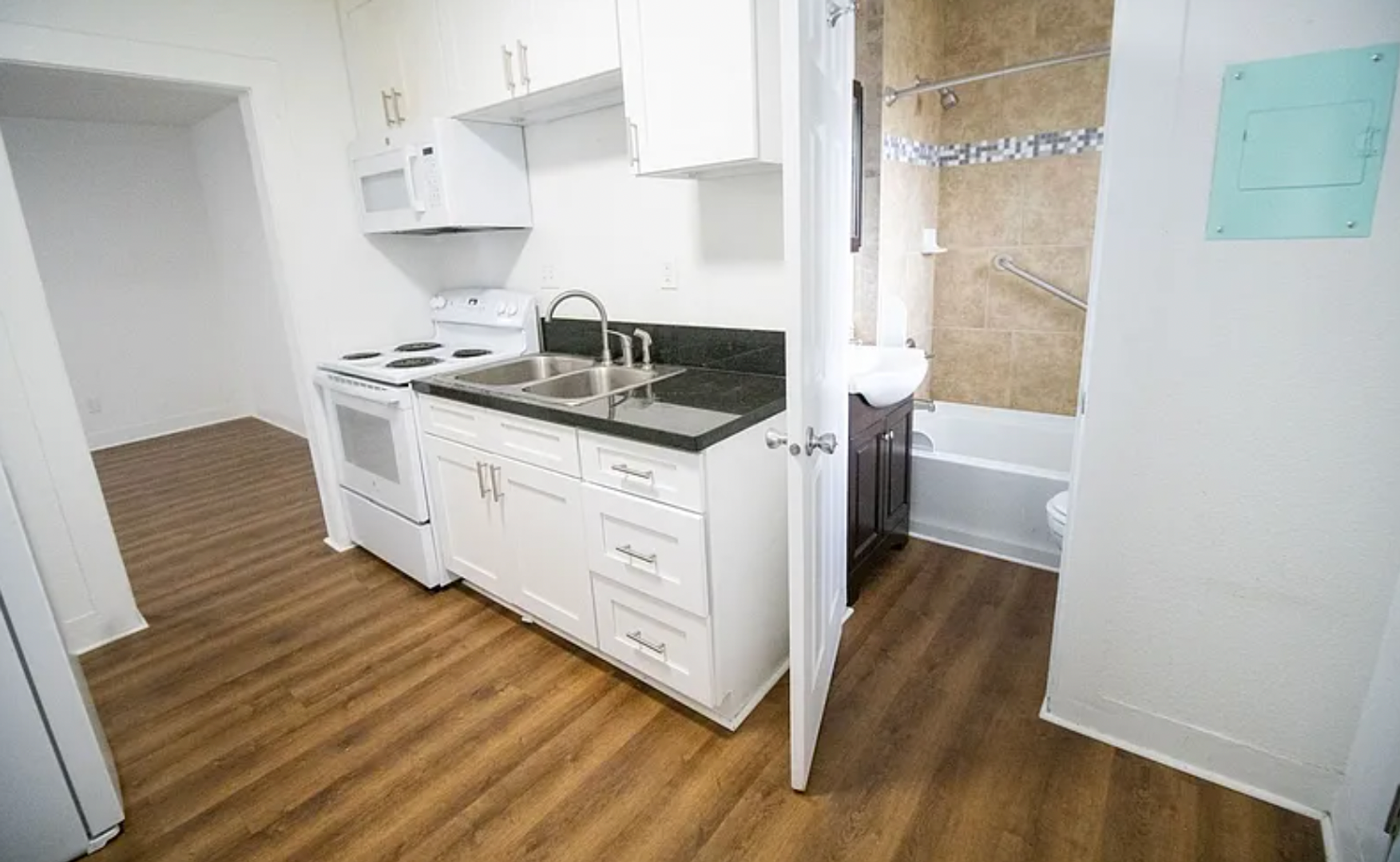 Brighton Apartment: 254 Denver Street