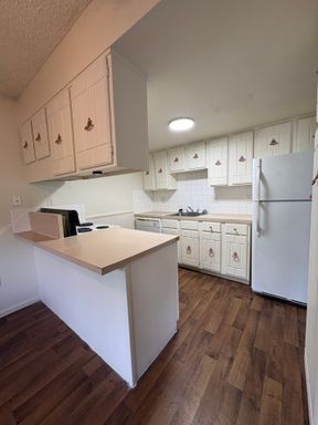 Carr Apartments #305 | 1 MONTH FREE - 2 Bed Apt Eiber Neighborhood in Lakewood! – photo 1