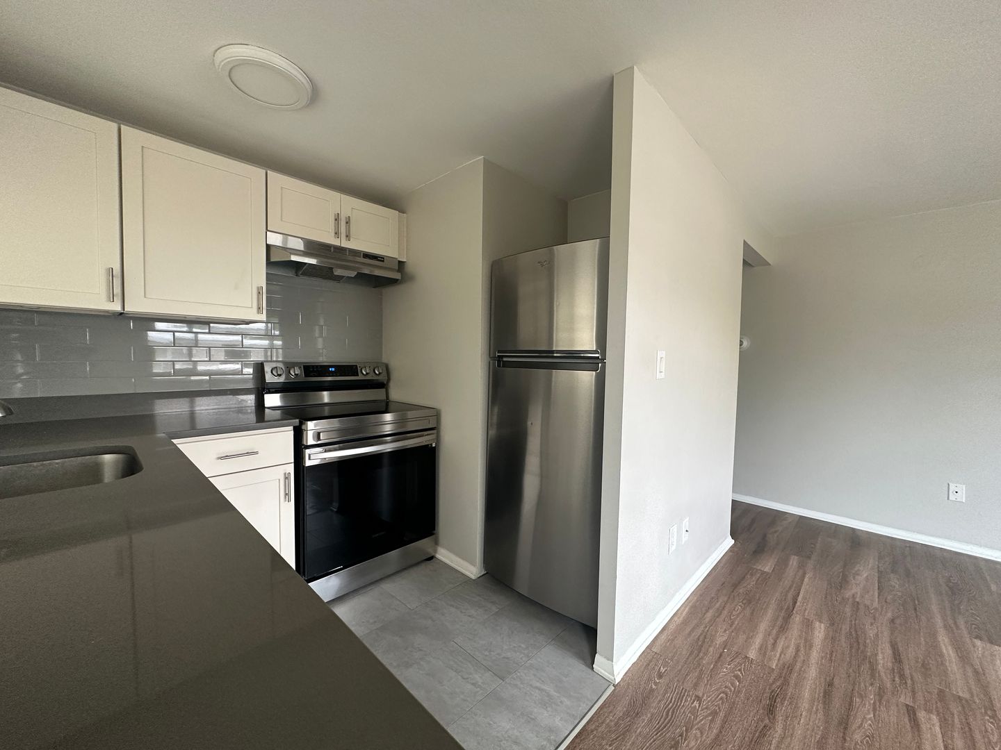 Lakewood Apartment: 10667 W 8th Ave
