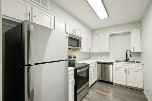 La Ronja #11B | Look & Lease Special: 2 WEEKS FREE RENT on this 1BR near Belmar! – photo 1
