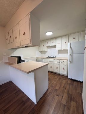 Carr Apartments #203 | 1 MONTH FREE - 2 Bed Apt Eiber Neighborhood in Lakewood! – photo 1