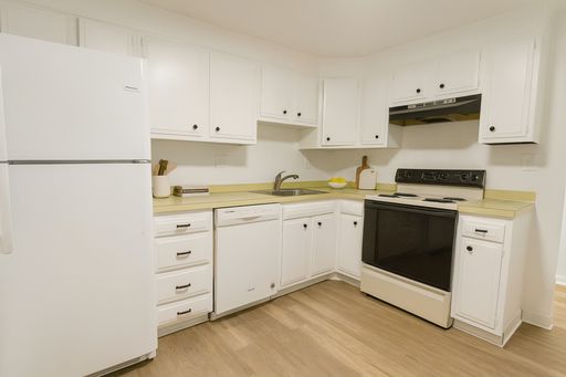 12121 W Nevada Dr #05 | 1 MONTH FREE - Bright & Spacious 2-Bed in Lakewood! – photo 1