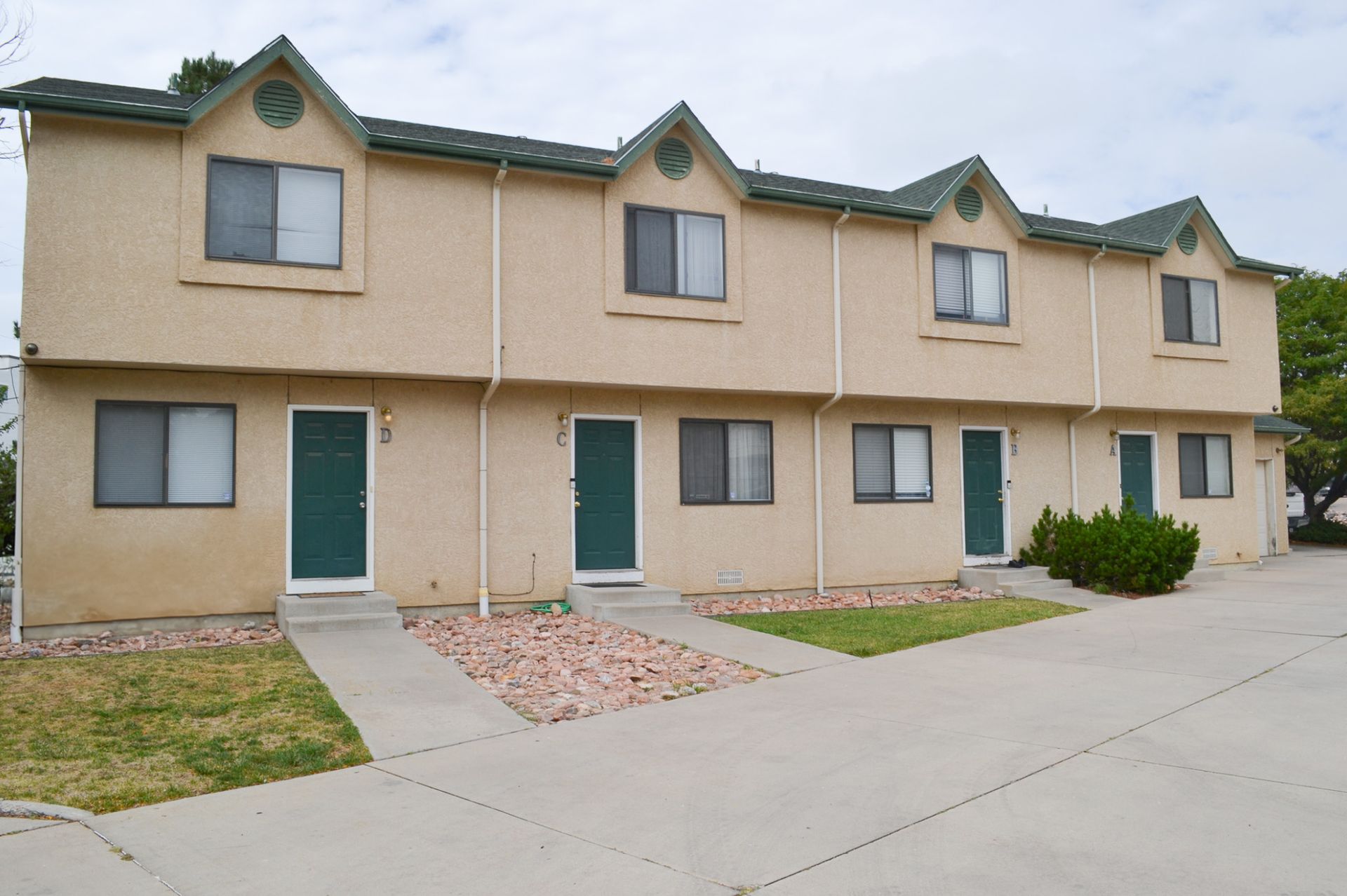 Spacious 2 Bed / 2 Bath Townhomes in East Pueblo!