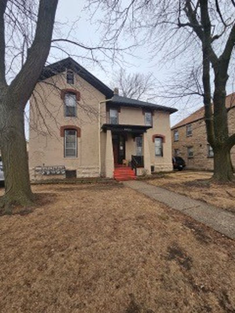 Milwaukee Apartment: 4211 W. Vliet Street