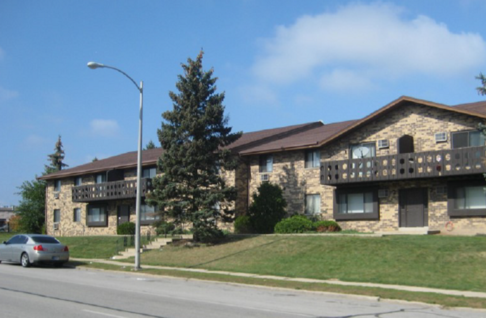 Milwaukee Apartment: 10001 W Appleton Ave