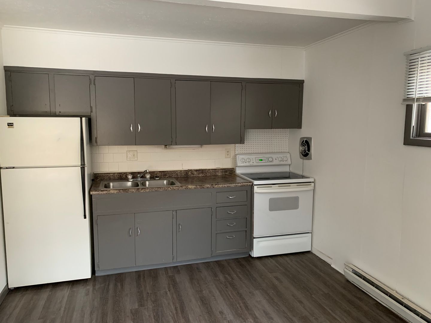 Council Bluffs Apartment: 1455 McPherson Ave