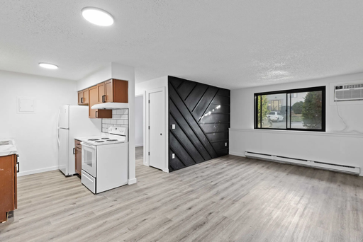 Updated 2-Bedroom Apartment in Desirable East Side Neighborhood – Move-In Ready! – photo 1