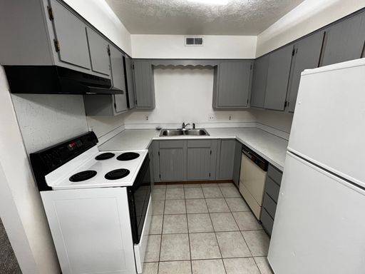 Spacious 2 Bedroom Apartment in Council Bluffs – photo 1