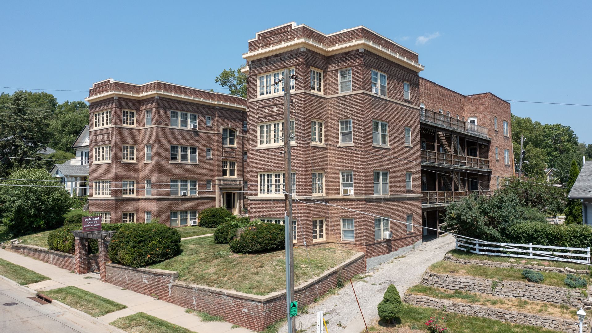 Council Bluffs Apartment: 255 Oakland Avenue