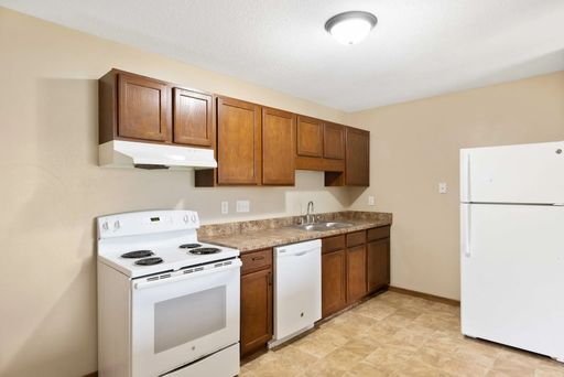 Spacious 2-Bedroom Apartment in Quiet East Side Neighborhood – Perfect for You! – photo 1