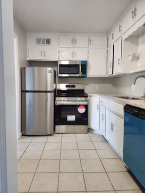 Spacious 2 Bedroom Apartment in East Council Bluffs – photo 1