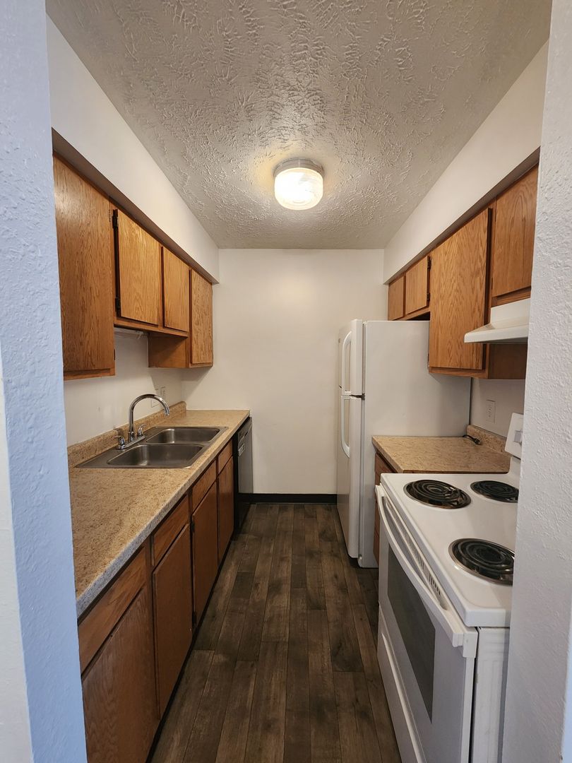 Council Bluffs Apartment: 1106 Marshal Ave
