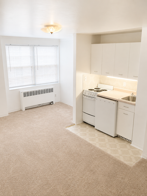 *$635 Leasing Special and $99 Deposit Special * Comfortable Midsize 1 Bedroom
