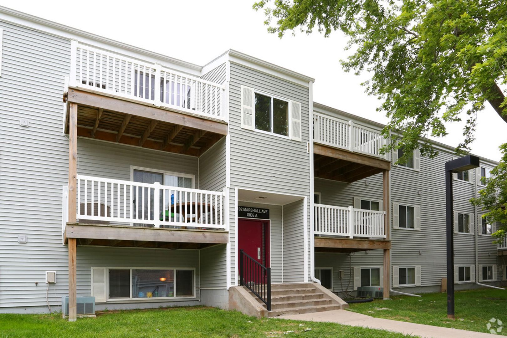 Council Bluffs Apartment: 1106 Marshal Ave