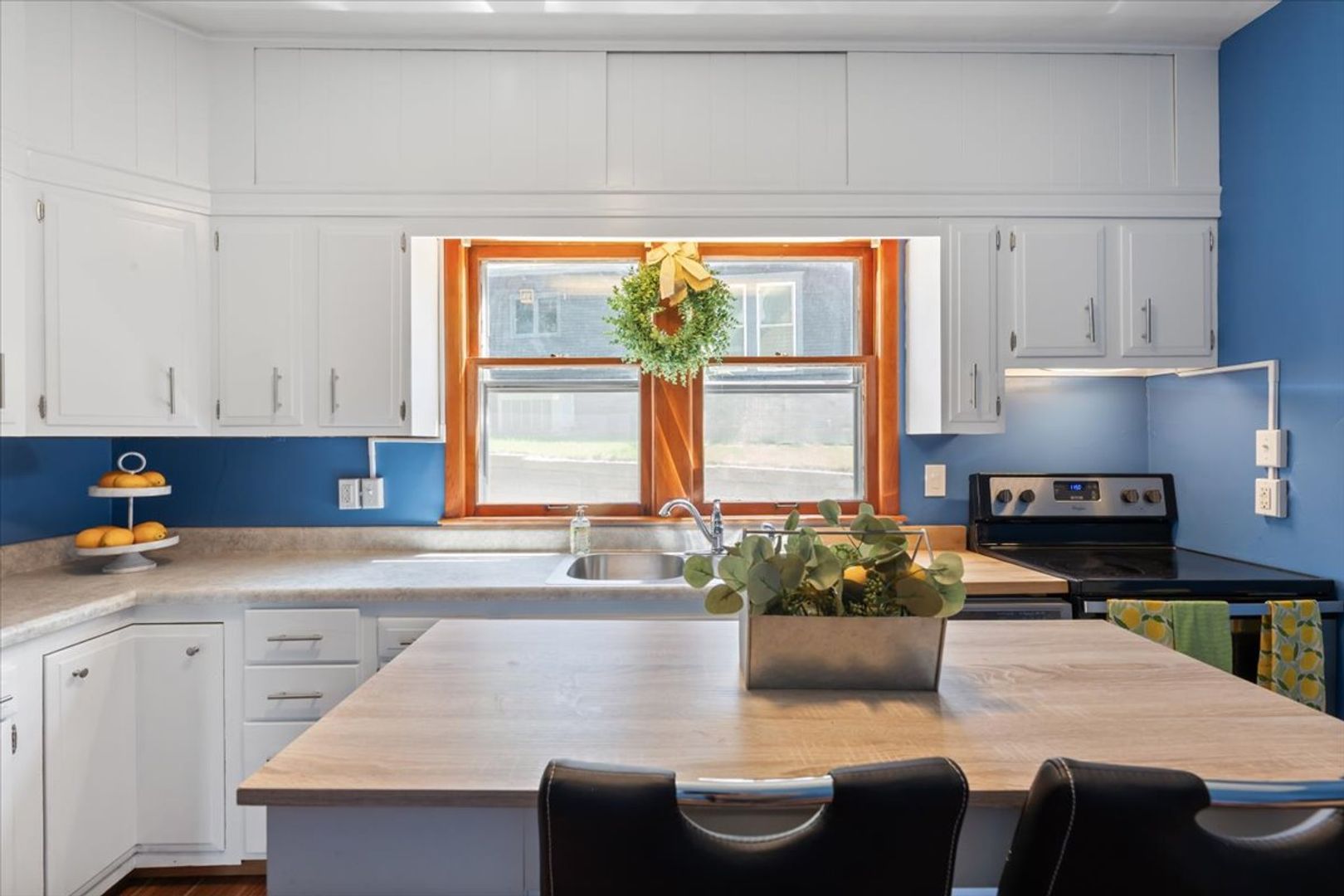 Council Bluffs House: 330 Fuller Ave, Council Bluffs