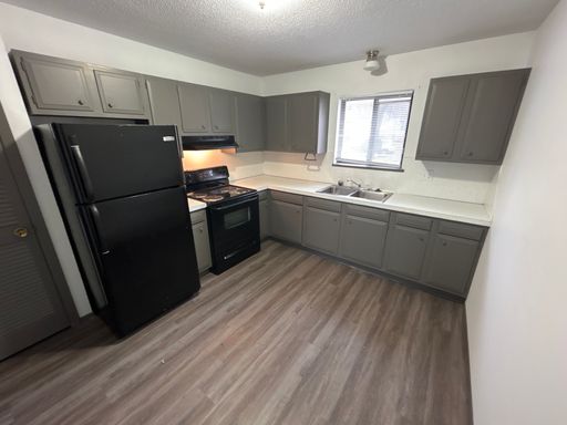 Updated 2 BD Apartment on East End – photo 1