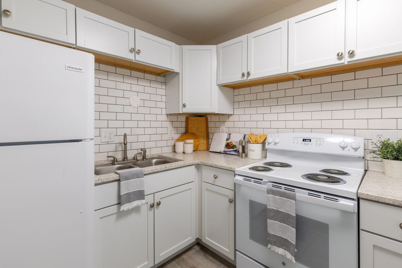 Des Moines Apartment: 3712 SE 14th St