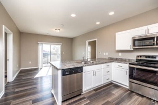 Luxurious 2 Bedroom Apartment in the Heart of Newton – photo 1
