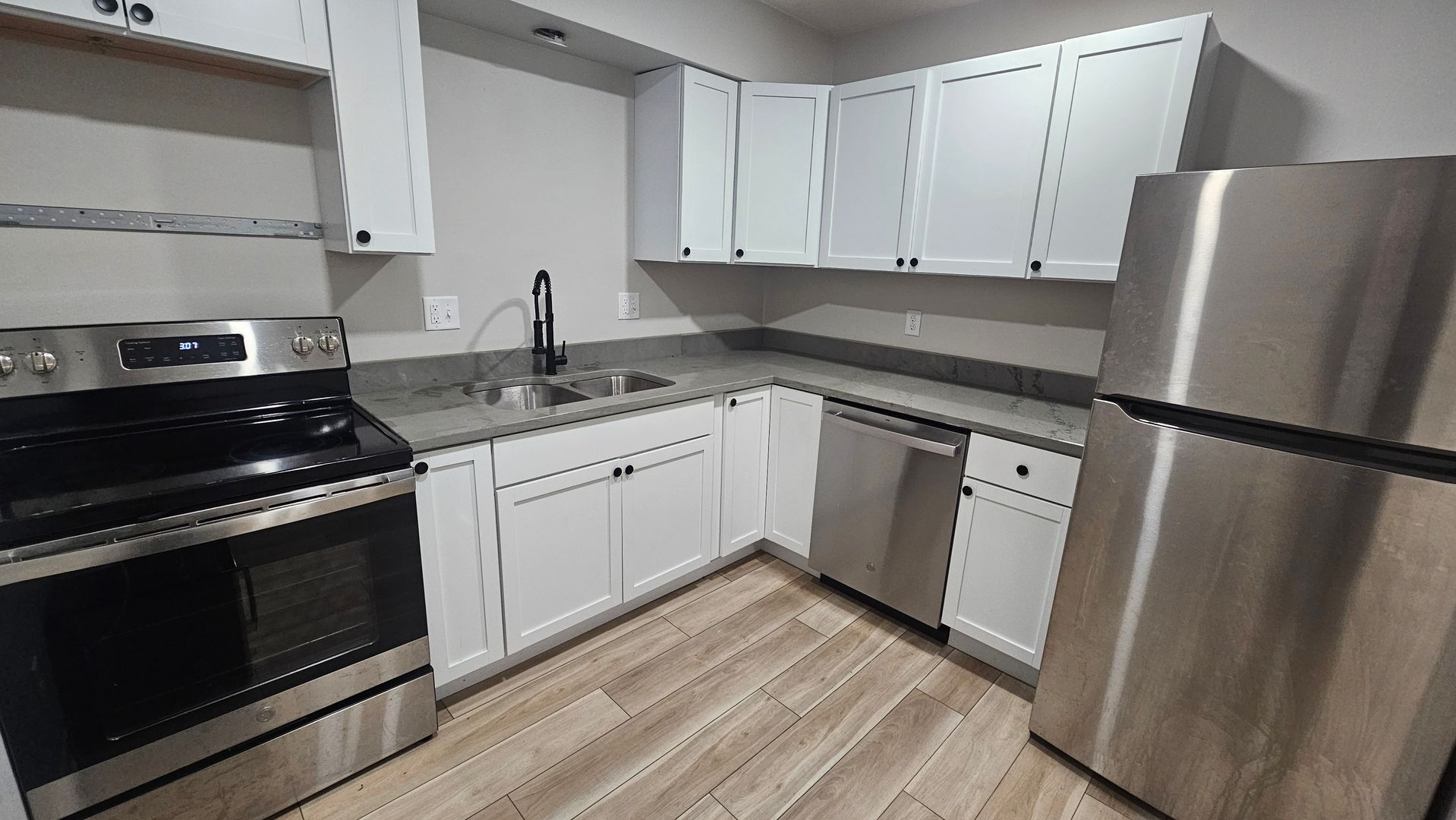 Des Moines Apartment: 2411 Welbeck Road