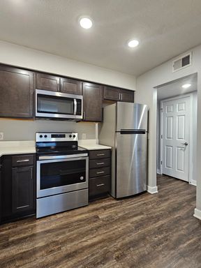 Newly Renovated 1BD/1BA in Midtown! – photo 1