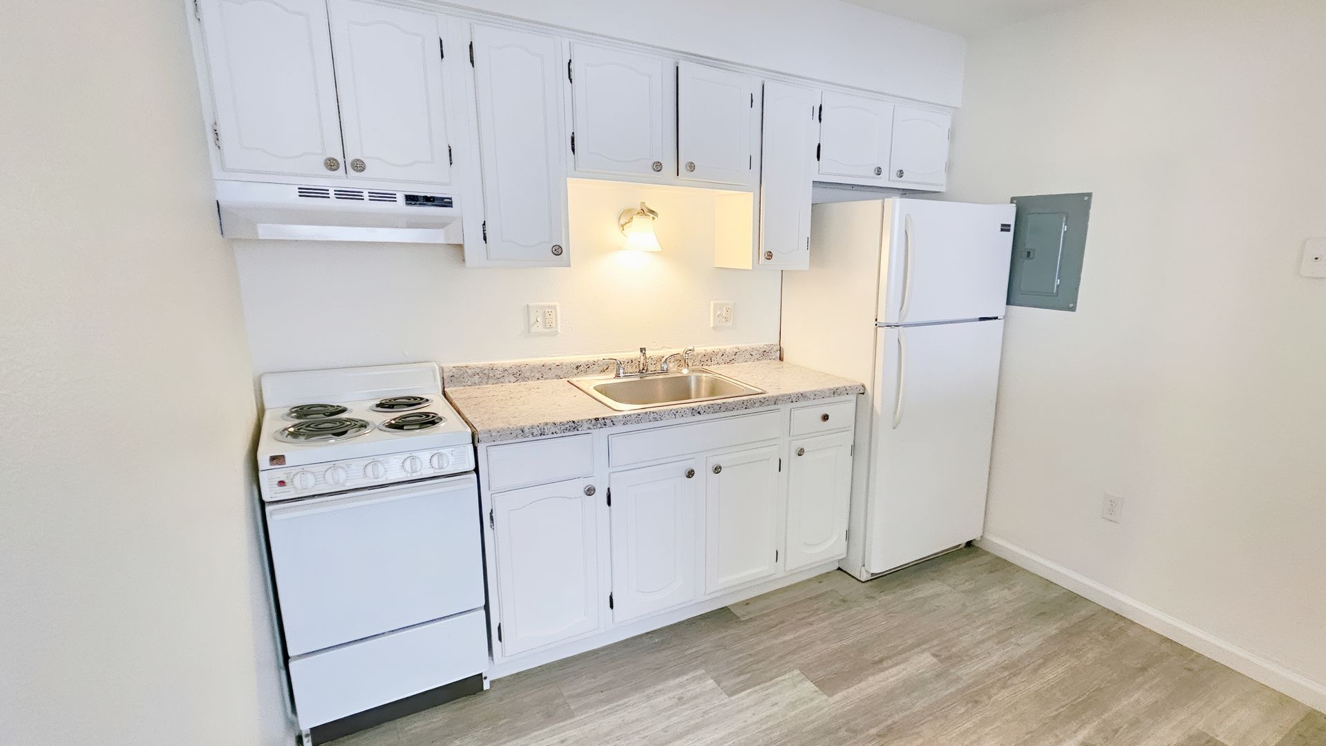 Des Moines Apartment: 2411 Welbeck Road