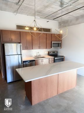 Modern 1-Bedroom Apartment in Downtown DSM! – photo 1