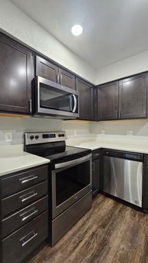 Newly Renovated 2BD/2BA in Midtown! – photo 1