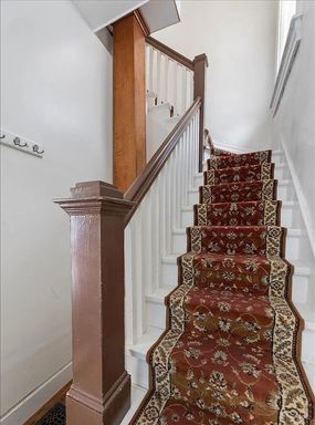 Spacious 3-Bedroom Upstairs Unit with Parking – 618 N 40th St – photo 1