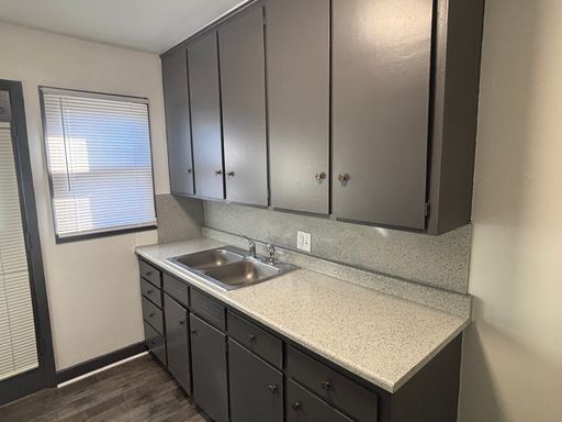 East End 1 Bedroom Apartment – photo 1