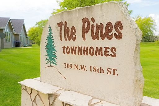 3 Bedroom-2 Bathroom Apartment With Attached Garage in a lively neighborhood! – photo 1
