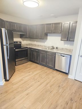 Stylish & Upgraded 2BD/1BA Apartment in Newton, IA! – photo 1