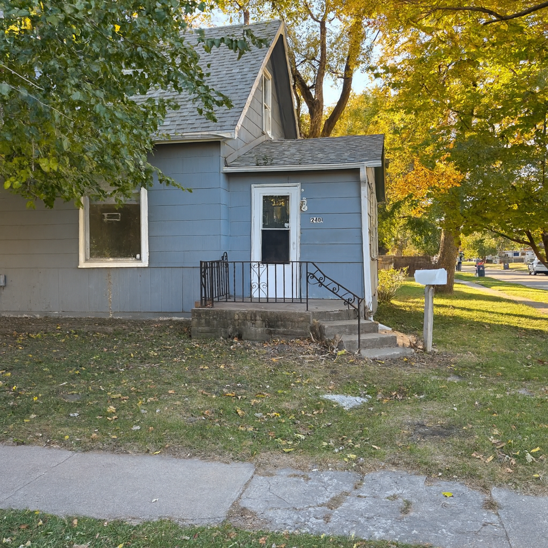 Council Bluffs House: 2401 7th Ave
