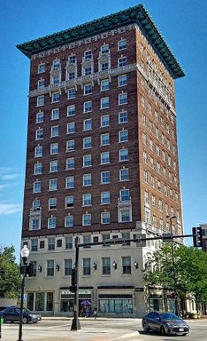 Stunning studio apartment in Downtown Omaha! – photo 1