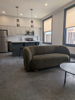 Spacious New Build Studio and 1 Bedroom Steps Away From Downtown! – photo 1