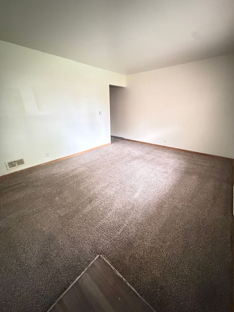 Council Bluffs Apartment: 130 Nicholas St
