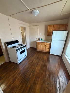 Great 1 Bedroom in Awesome Location - Rent Special