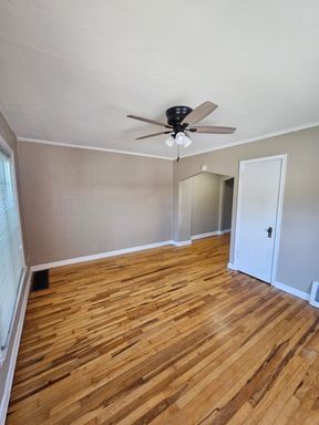 $925 1BD/1BA in duplex with Full Basement and in unit washer and dryer! – photo 1