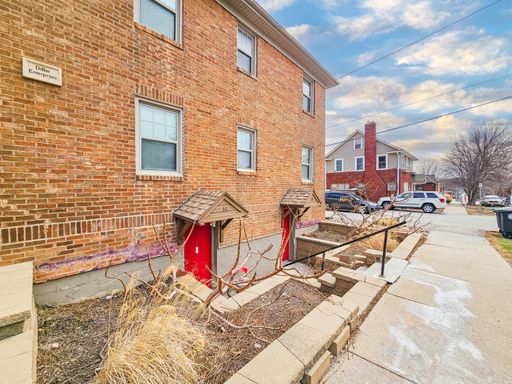 University Place 2 Bedroom, 1 Bathroom – photo 1