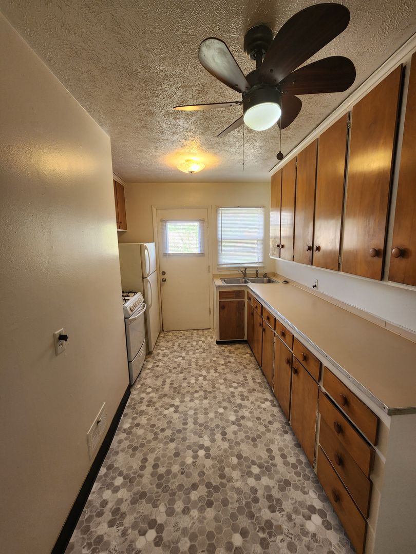 Council Bluffs Apartment: 134/136 Nicholas St