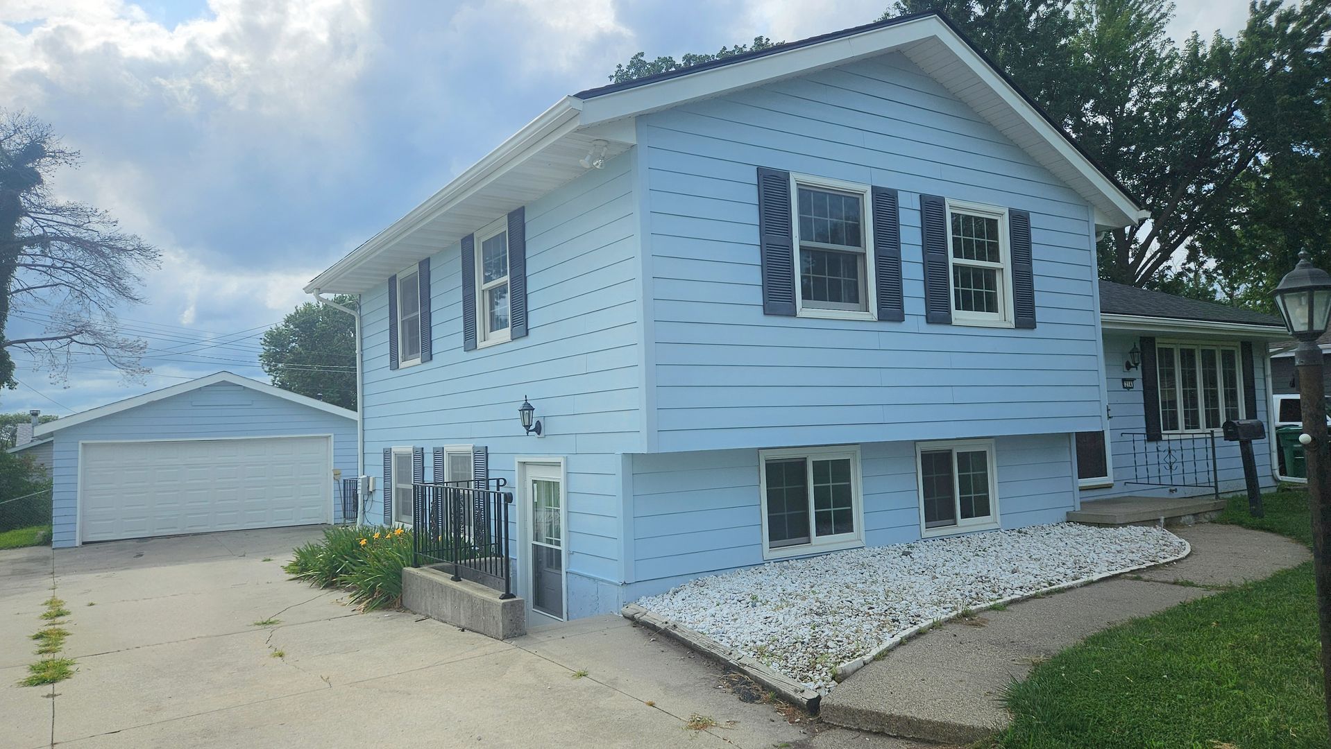 Ankeny House: 214 SW Arlan Dr.
