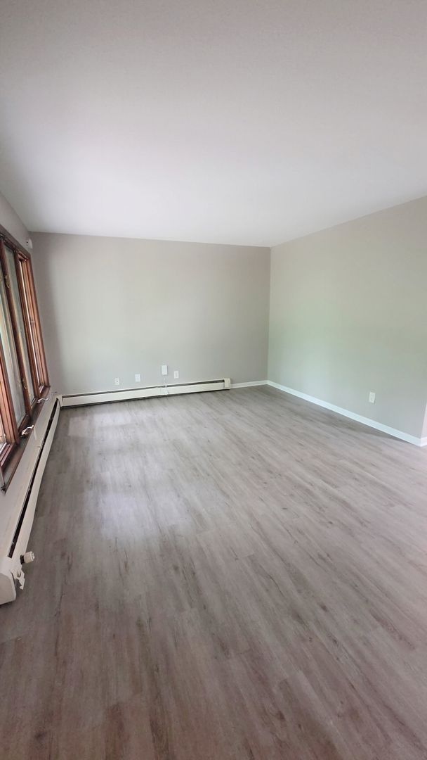Des Moines Apartment: 2829 Douglas Ave