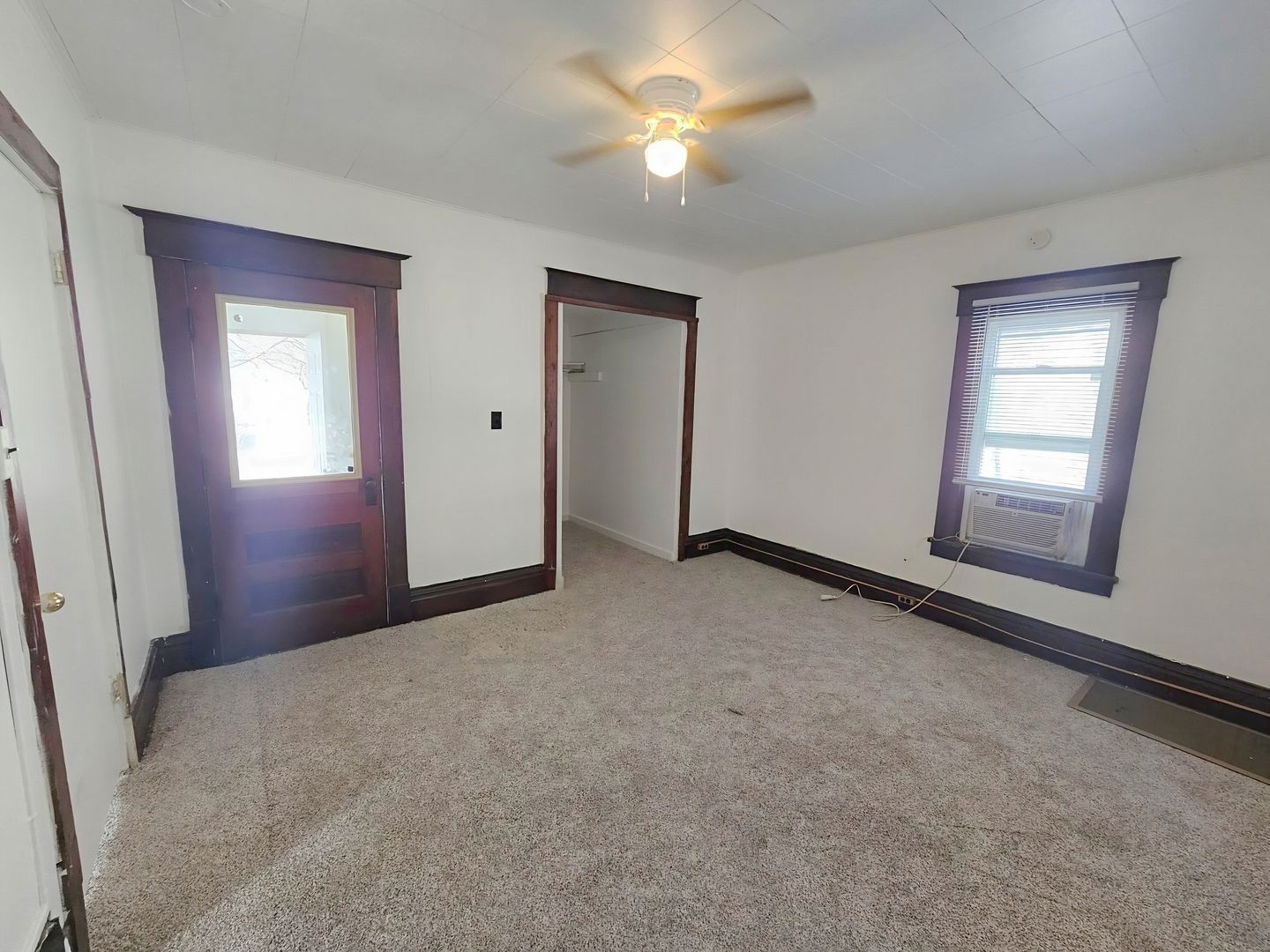 Des Moines Apartment: 614 Douglas Ave