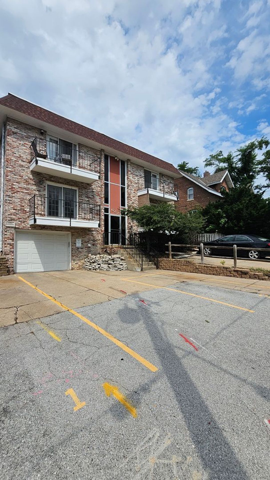 Omaha Apartment: 622 S 36th St