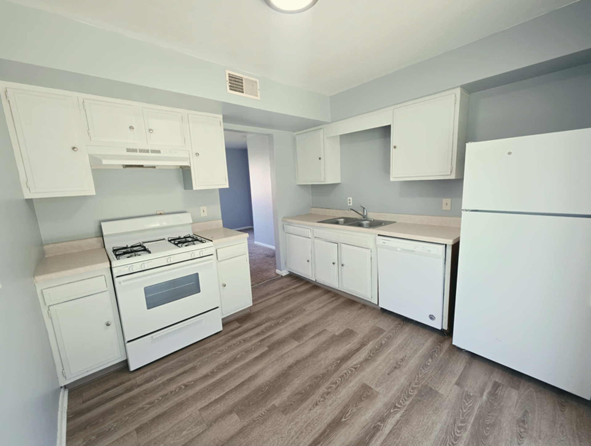 Bellevue Apartment: 7501 S 25th St